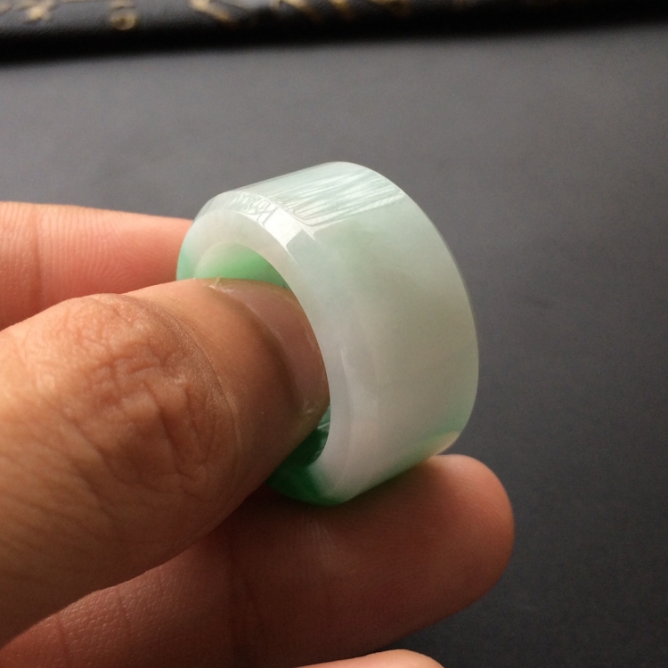 (超值推荐)糯冰种飘翠指环/挂件
