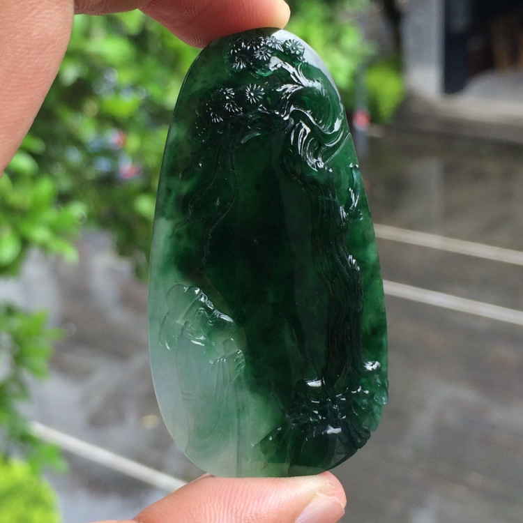 （超值推荐）冰种油青松下怀远挂件