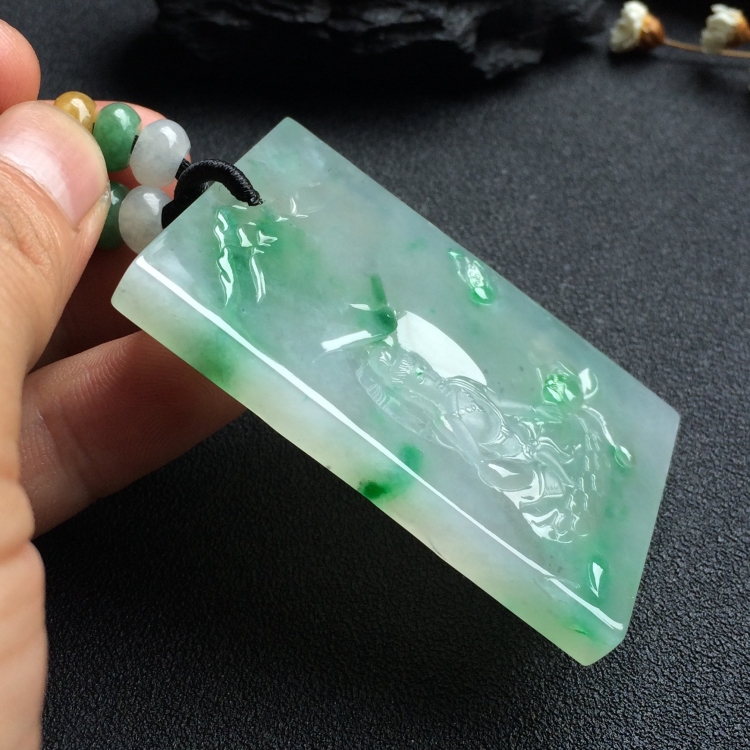 （超值推荐）（玉雕名家高松峰作品）冰种飘绿花观音挂件