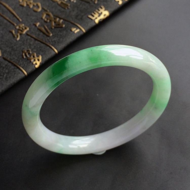(超值推荐)糯冰种飘翠圆条手镯(54.8mm)
