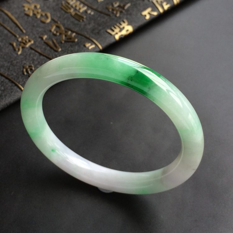 (超值推荐)糯冰种飘翠圆条手镯(54.8mm)