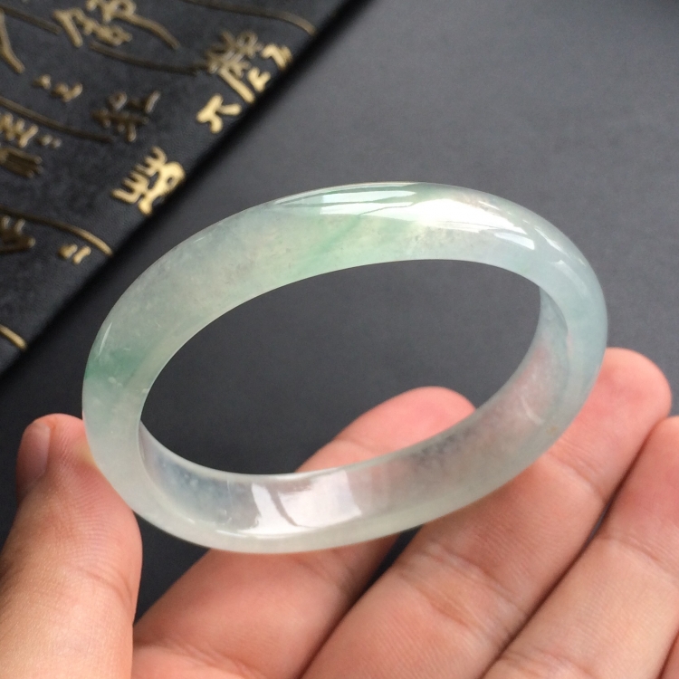 (超值推荐)冰种晴水略飘翠贵妃镯(53.8mm-43.8mm)