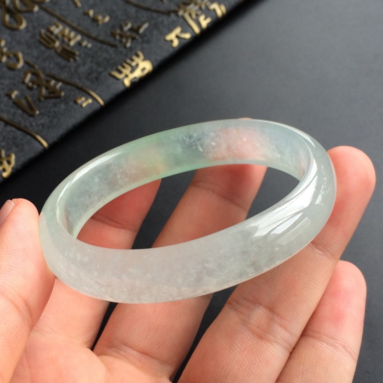 (超值推荐)冰种晴水略飘翠贵妃镯(53.8mm-43.8mm)