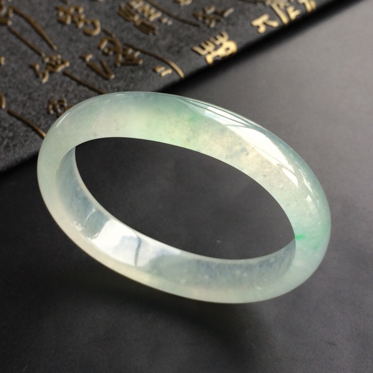 (超值推荐)冰种晴水略飘翠贵妃镯(53.8mm-43.8mm)