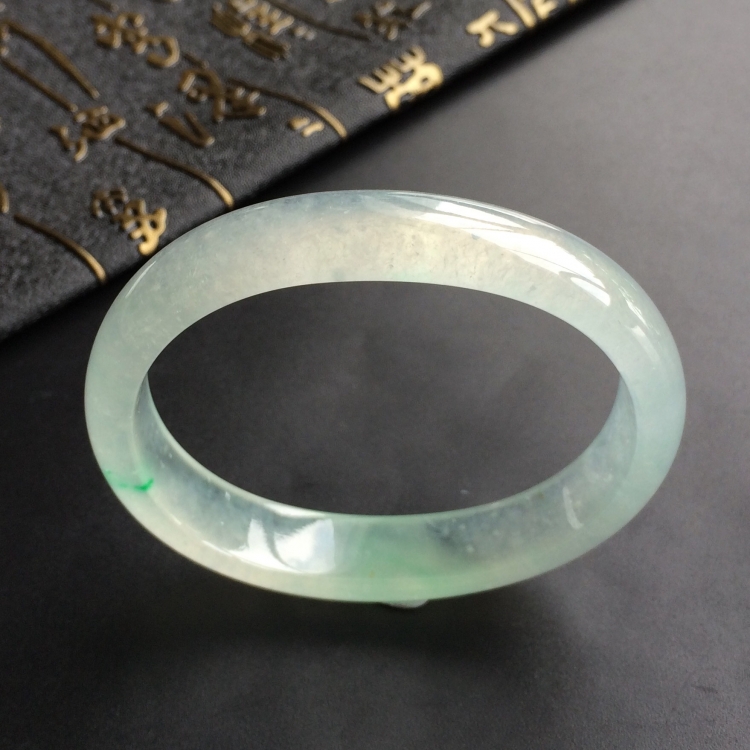 (超值推荐)冰种晴水略飘翠贵妃镯(53.8mm-43.8mm)