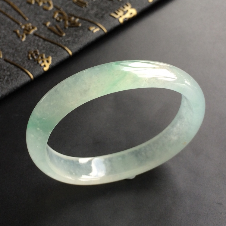 (超值推荐)冰种晴水略飘翠贵妃镯(53.8mm-43.8mm)