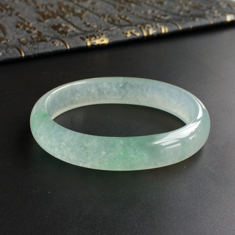 (超值推荐)冰种晴水略飘翠贵妃镯(53.8mm-43.8mm)