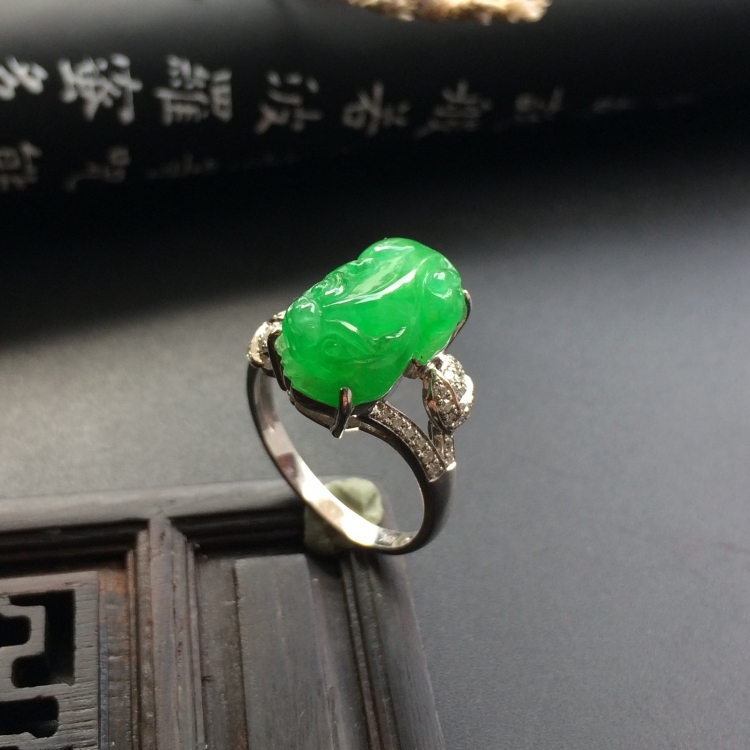 （超值推荐）镶白金钻石糯冰种阳绿貔貅戒指