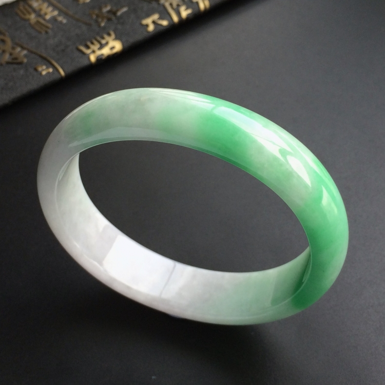 (超值推荐)糯冰种飘翠贵妃镯(58mm-50.2mm)