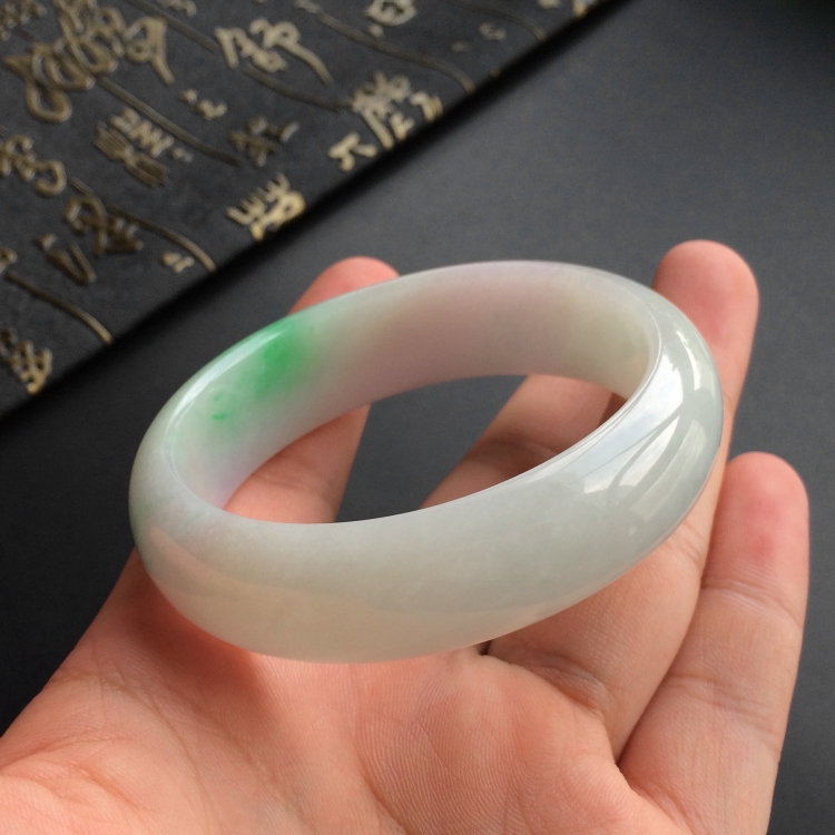(超值推荐)糯冰种淡春带彩贵妃镯(54mm-48mm)