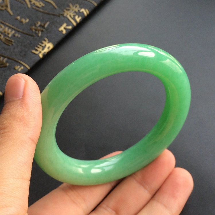 (超值推荐)糯冰种苹果绿圆条手镯(55.6mm)