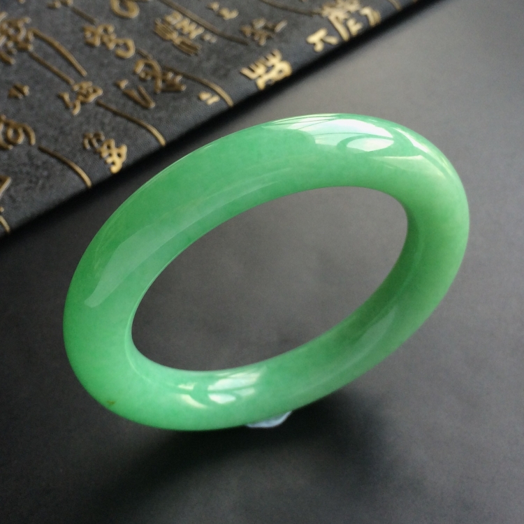 (超值推荐)糯冰种苹果绿圆条手镯(55.6mm)