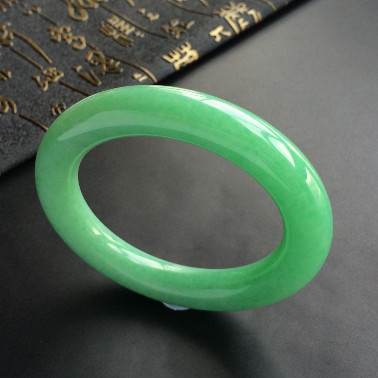 (超值推荐)糯冰种苹果绿圆条手镯(55.6mm)