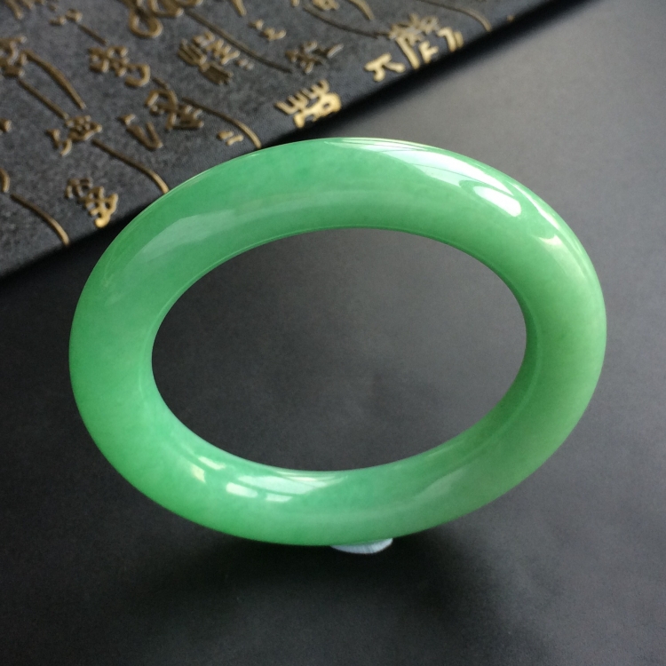 (超值推荐)糯冰种苹果绿圆条手镯(55.6mm)