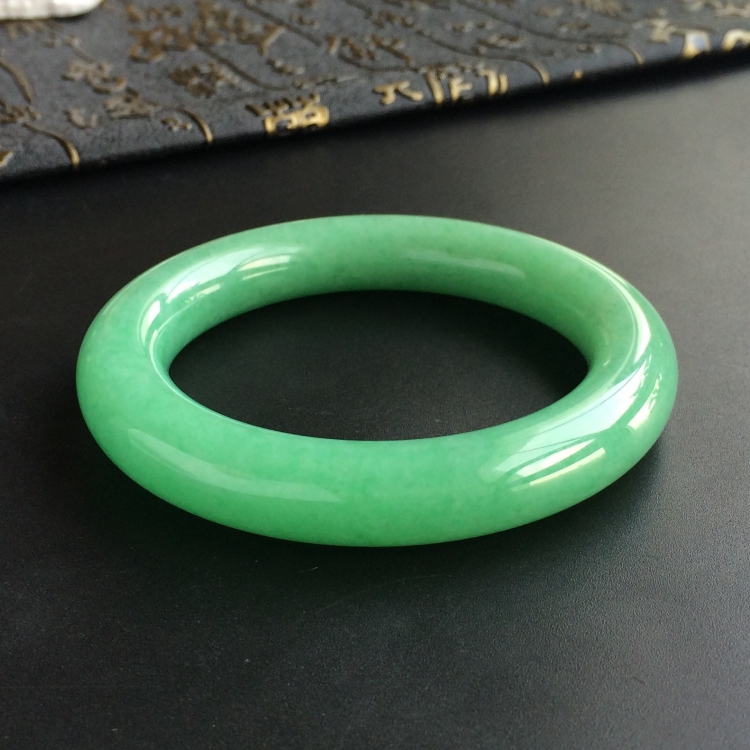 (超值推荐)糯冰种苹果绿圆条手镯(55.6mm)