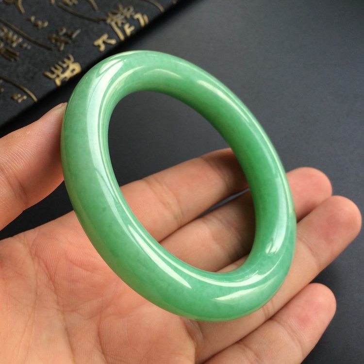 (超值推荐)糯冰种苹果绿圆条手镯(55.6mm)