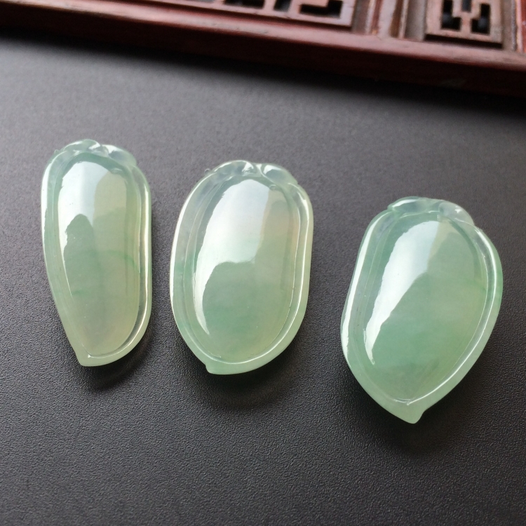 (超值推荐)冰种略飘翠福瓜挂件一批走