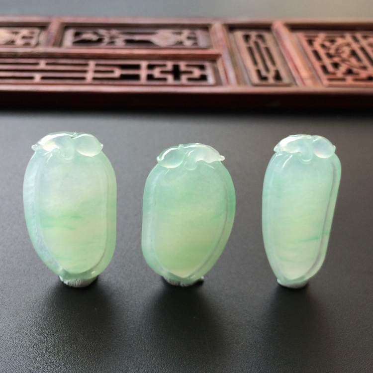 (超值推荐)冰种略飘翠福瓜挂件一批走