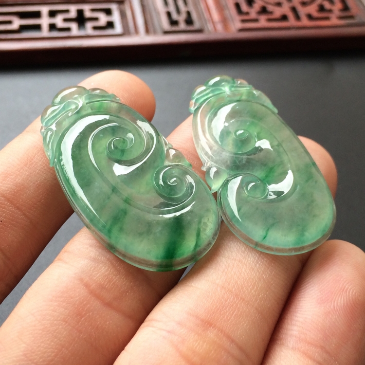 (超值推荐)冰种飘绿花如意挂件一对走