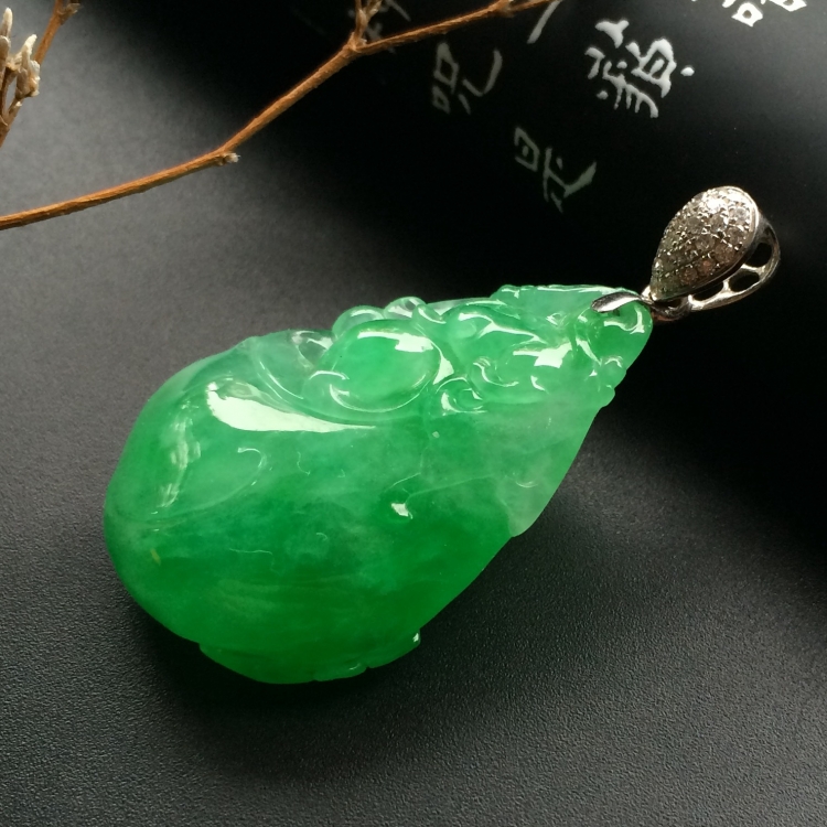 （超值推荐）糯冰种飘翠福瓜挂件