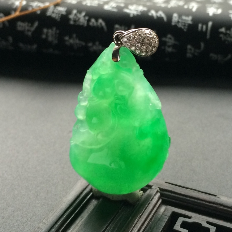 （超值推荐）糯冰种飘翠福瓜挂件