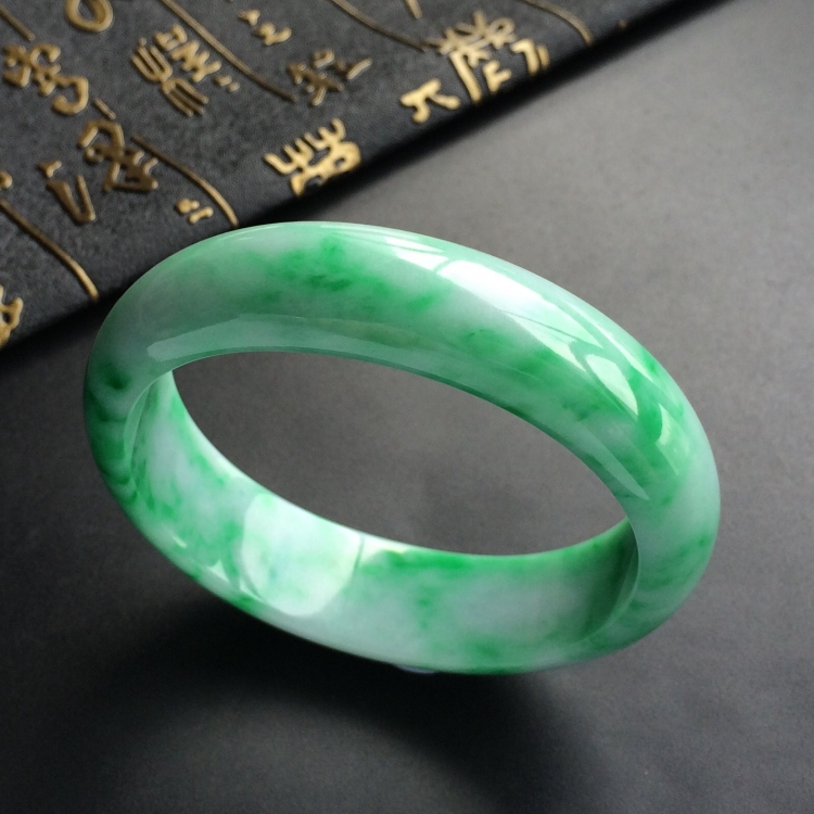 (超值推荐)糯冰种飘翠贵妃镯(58.2mm-50.6mm)