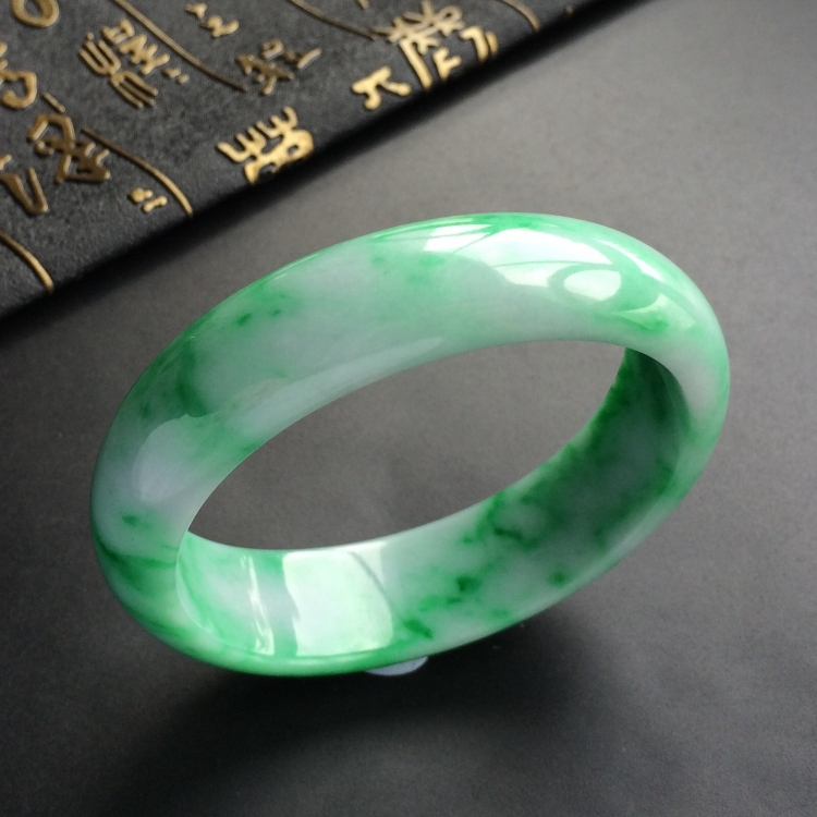 (超值推荐)糯冰种飘翠贵妃镯(58.2mm-50.6mm)