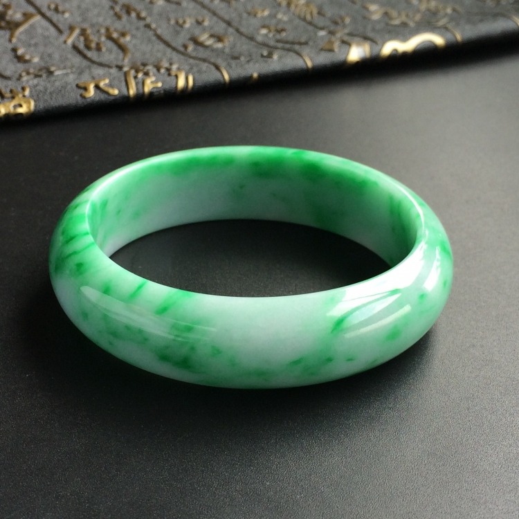 (超值推荐)糯冰种飘翠贵妃镯(58.2mm-50.6mm)