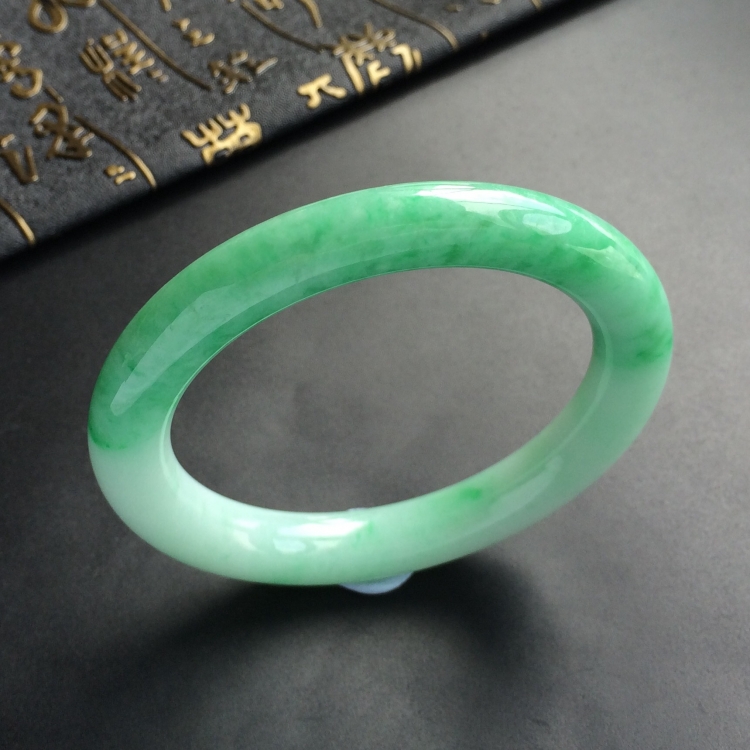 (超值推荐)糯冰种飘翠圆条手镯(57.5mm)