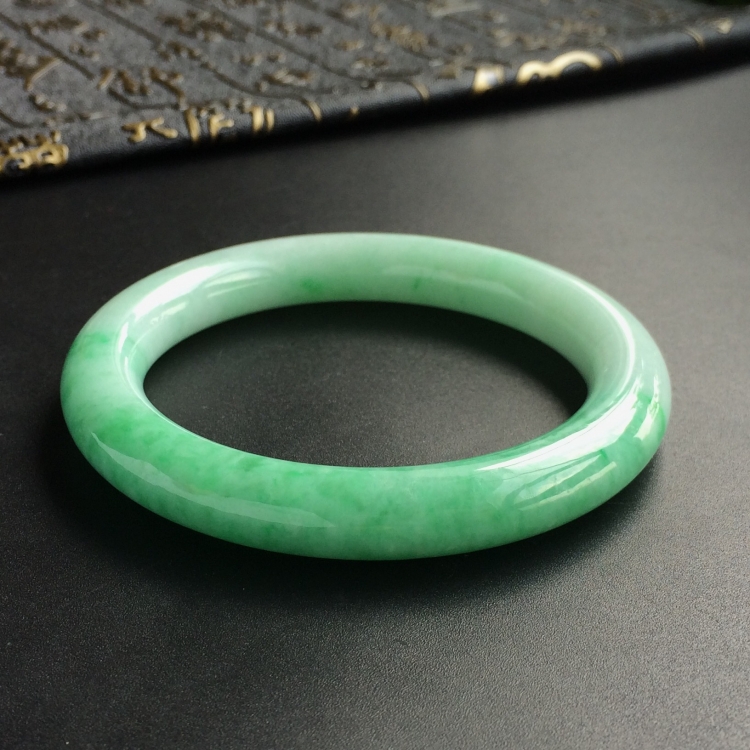 (超值推荐)糯冰种飘翠圆条手镯(57.5mm)