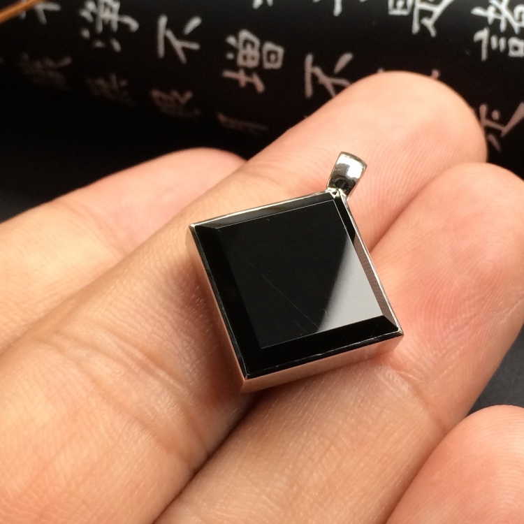 （超值推荐）玻璃种墨翠镶白金方形胸坠