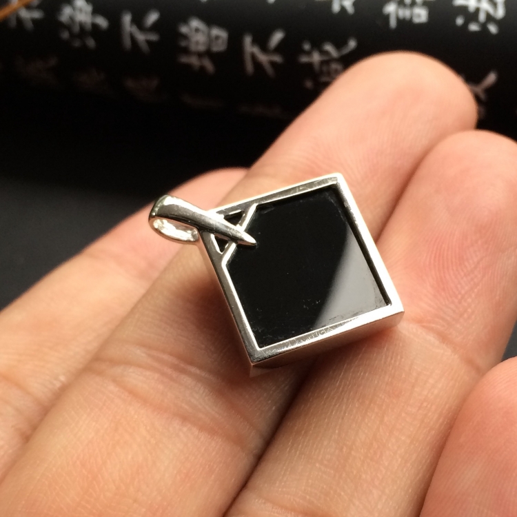（超值推荐）玻璃种墨翠镶白金方形胸坠