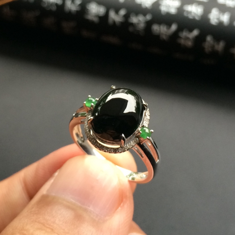 （超值推荐）冰种墨翠镶白金钻石戒指
