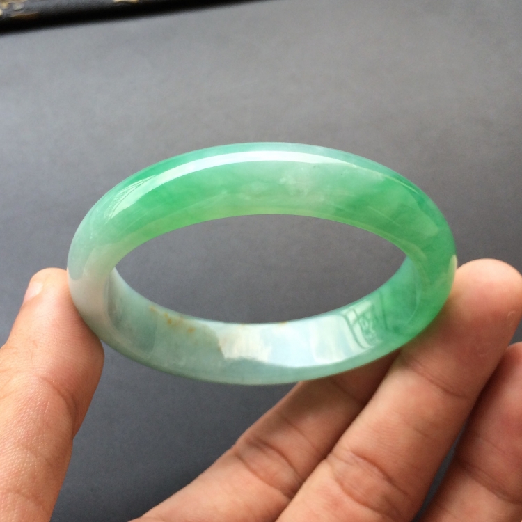 (超值推荐)糯冰种飘翠略带褐黄翡贵妃手镯(52.5mm-46.2mm)