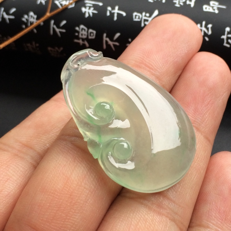 （超值推荐）冰种略飘花如意挂件