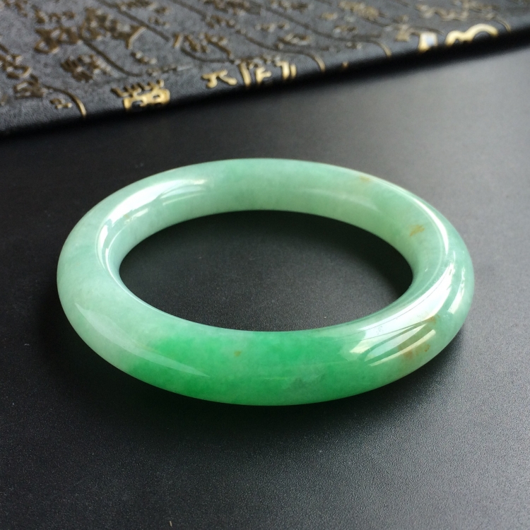 (超值推荐)糯冰种飘翠略带黄花圆条手镯(56.5mm)