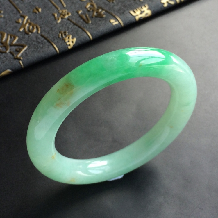 (超值推荐)糯冰种飘翠略带黄花圆条手镯(56.5mm)