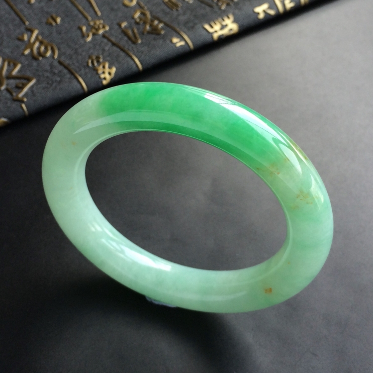 (超值推荐)糯冰种飘翠略带黄花圆条手镯(56.5mm)