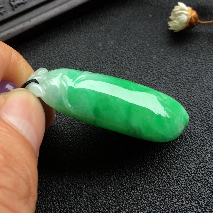 （超值推荐）糯冰种翠色福瓜挂件