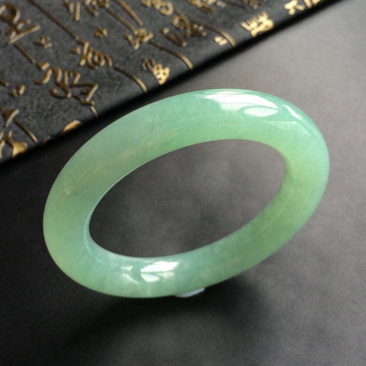 (超值推荐)糯冰种绿晴水圆条手镯(56.2mm)