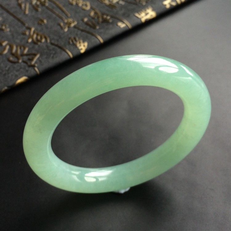 (超值推荐)糯冰种绿晴水圆条手镯(55.1mm)