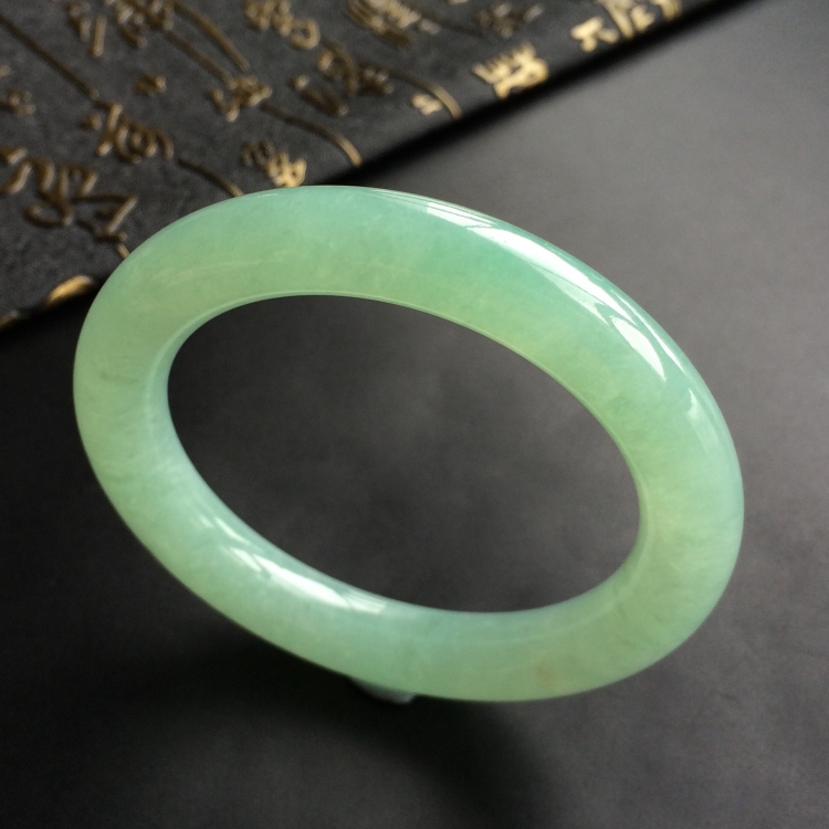 (超值推荐)糯冰种绿晴水圆条手镯(55.1mm)