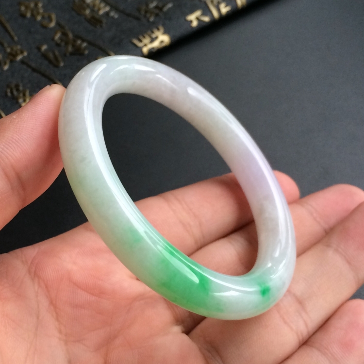 (超值推荐)糯冰种飘翠圆条手镯(52.4mm)