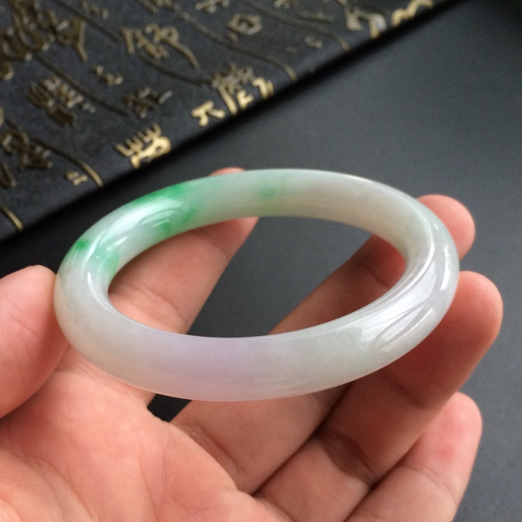 (超值推荐)糯冰种飘翠圆条手镯(52.4mm)