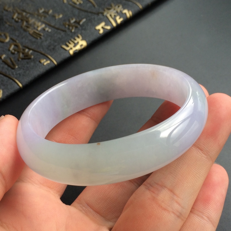 (超值推荐)糯冰种淡紫罗兰略飘花贵妃镯(56mm-50.2mm)