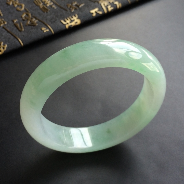 (超值推荐)糯冰种飘花手镯(56.3mm)
