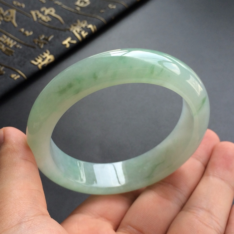 (超值推荐)糯冰种飘花手镯(56.3mm)