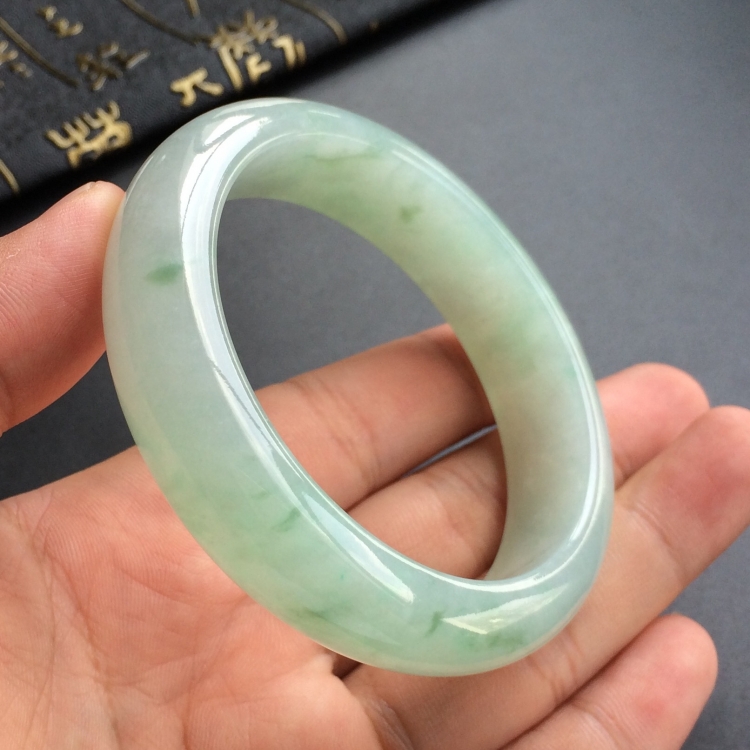 (超值推荐)糯冰种飘花手镯(56.3mm)