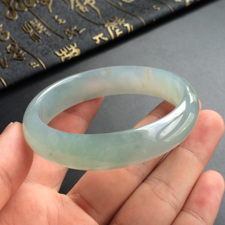 (超值推荐)糯冰种飘花贵妃镯(57.7mm-50.7mm)