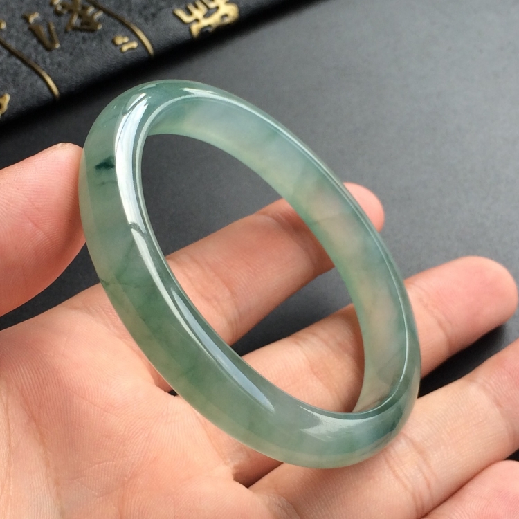 (超值推荐)冰种飘花贵妃镯(55.7mm-50.1mm)